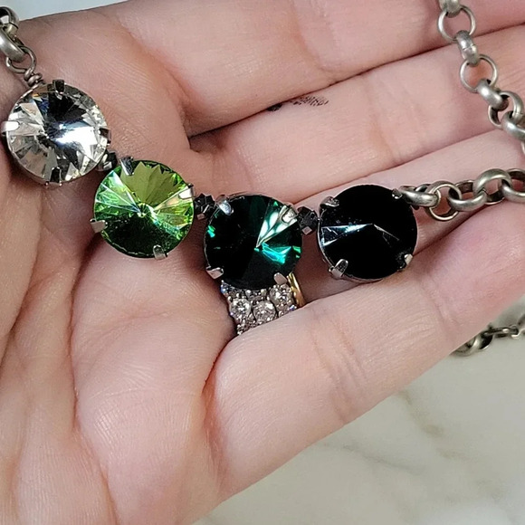 Green Crystal Necklace Earrings Set Silvertone Rolo Chain Adjustable Riv… - Picture 6 of 12